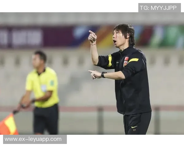 前大连人球员质疑上海人执教失控高层决策引发争议